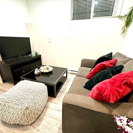 Cozy & Bright Home With Parking Виктория Экстерьер фото
