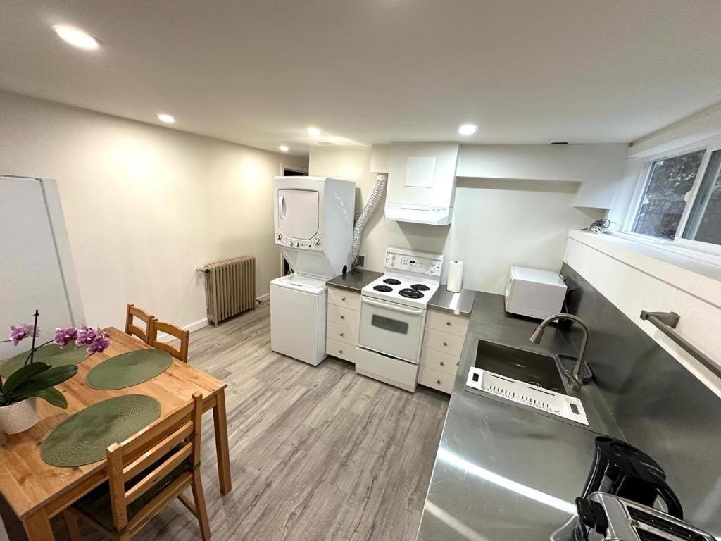 Cozy & Bright Home With Parking Виктория Экстерьер фото