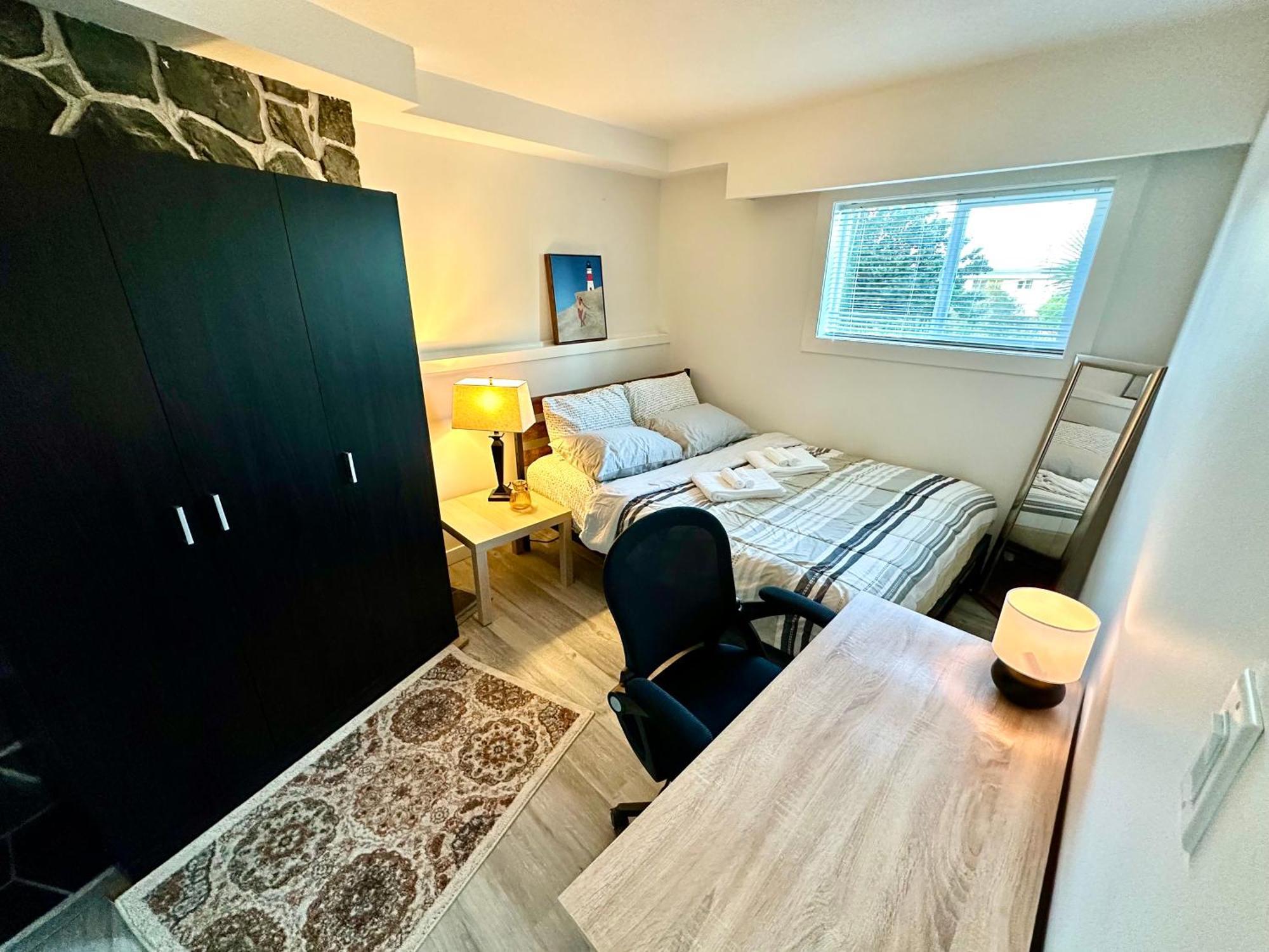 Cozy & Bright Home With Parking Виктория Экстерьер фото